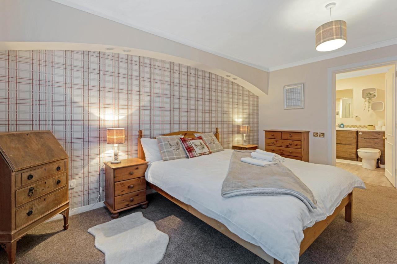 Elegant & Unique Getaway - Spacious 3 Bedroom, 2 Bathroom City Centre Apartment - Free Allocated Parking. Edinburgh Exteriér fotografie