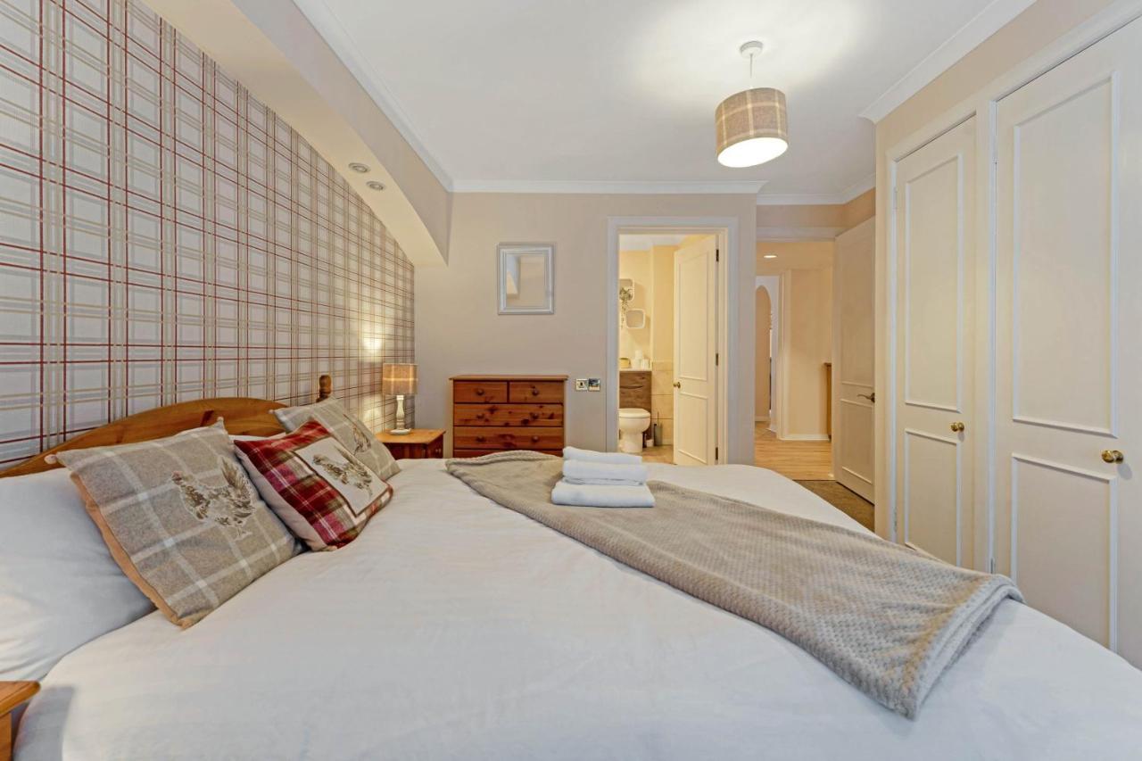 Elegant & Unique Getaway - Spacious 3 Bedroom, 2 Bathroom City Centre Apartment - Free Allocated Parking. Edinburgh Exteriér fotografie